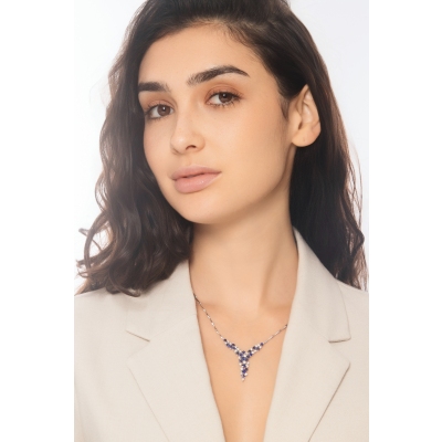 Collar en Y semirrígido en oro blanco 18k con cascada de zafiros azules y diamantes