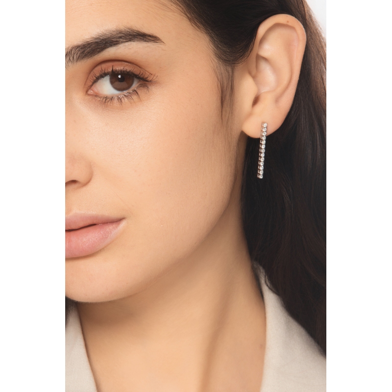 Pendientes tennis lineales en oro blanco 18k con diamantes