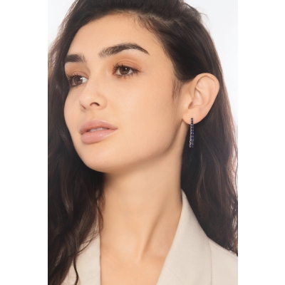 Pendientes tennis escalonados en oro blanco 18k con zafiros azules
