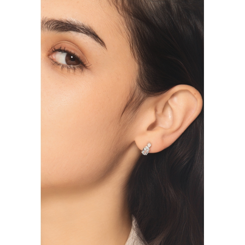 Pendientes de botón en oro blanco de 18k con aguamarinas ovaladas y diamantes