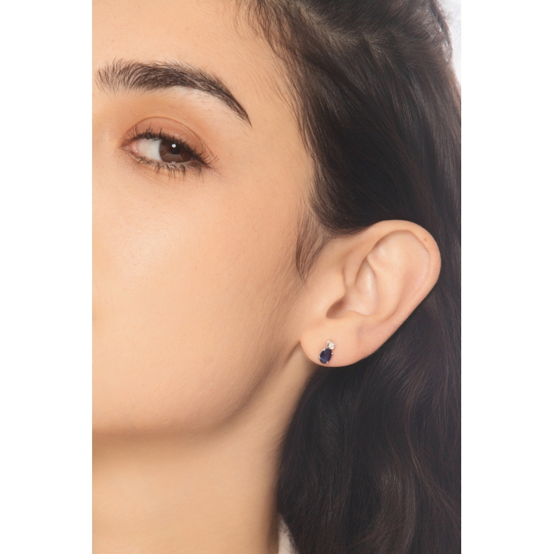 Pendientes boton en oro18k zafiro azul ovalada con diamante
