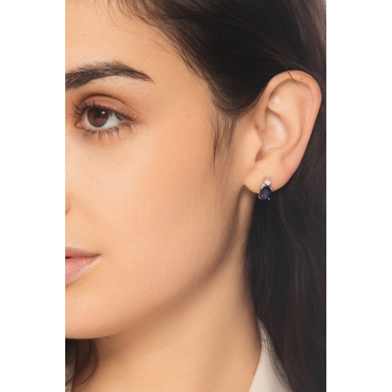 Pendientes boton en oro blanco 18k con diamantes y zafiros azules
