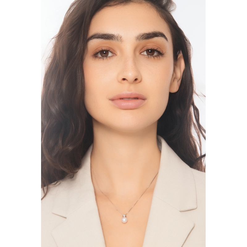 Collar en oro blanco 18k con perla natural y diamante brillante Collar en oro blanco 18k con perla natural y diamante brillante