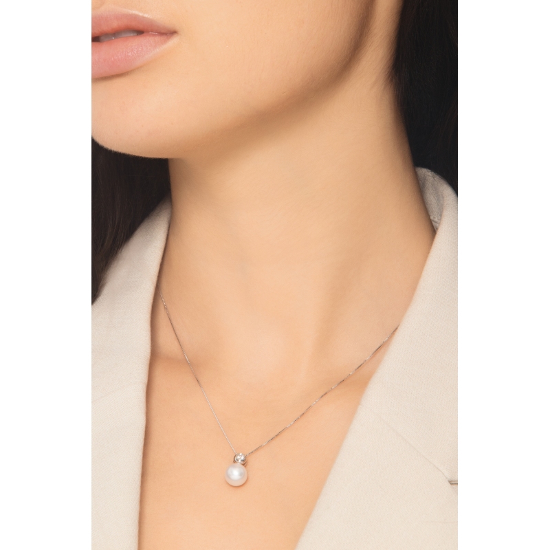 Collar en oro blanco 18k con perla natural y diamante brillante Collar en oro blanco 18k con perla natural y diamante brillante