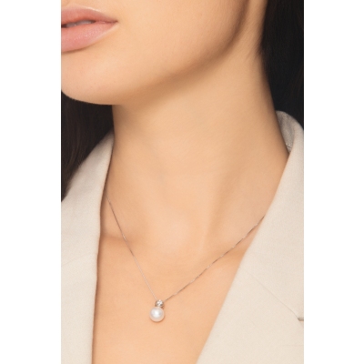 Collar en oro blanco 18k con perla natural y diamante brillante