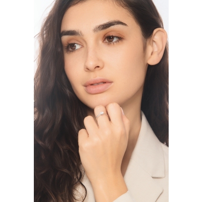 Anillo solitario en oro blanco 18k con diamante corazon GIA CT.0.50