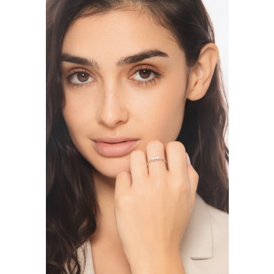 Anillo trilogy en oro blanco 18k con tres diamantes CT 0,21