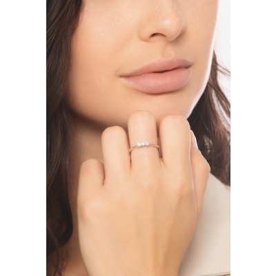 Anillo trilogy en oro blanco 18k con tres diamantes CT 0,21