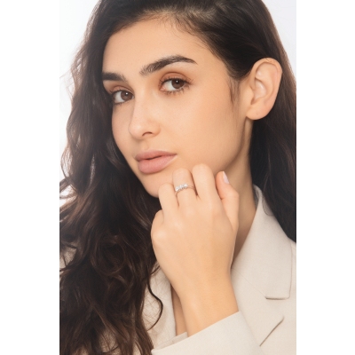 Anillo oro blanco de 18 quilates con tres diamantes CT 0,90 