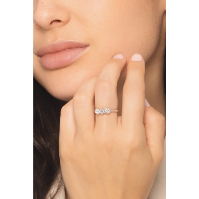 Anillo oro blanco de 18 quilates con tres diamantes CT 0,90 