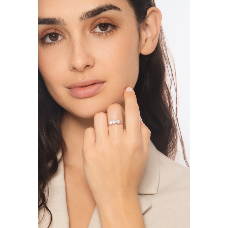 Anillo oro blanco 18 quilates con tres diamantes CT 1,20 