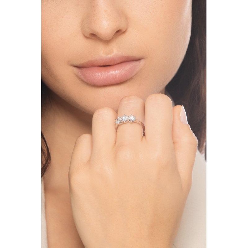 Anillo oro blanco 18 quilates con tres diamantes CT 1,20 