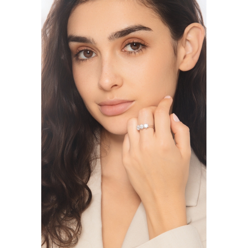 Anillo trilogy en oro blanco 18k con diamantes CT 1,50
