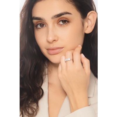 Anillo trilogy en oro blanco 18k con diamantes CT 1,50