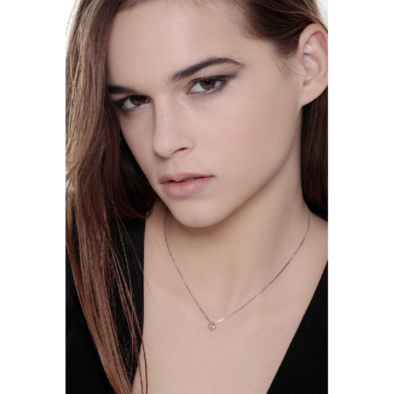 Cadena con diamante solitario de 0.20 quilates en oro blanco  Cadena con diamante solitario de 0.20 quilates en oro blanco