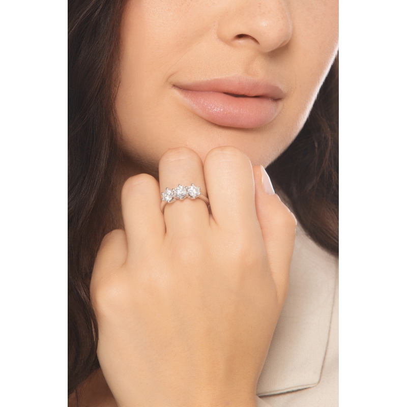 Anillo trilogy en oro blanco 18k con diamantes CT 1,50