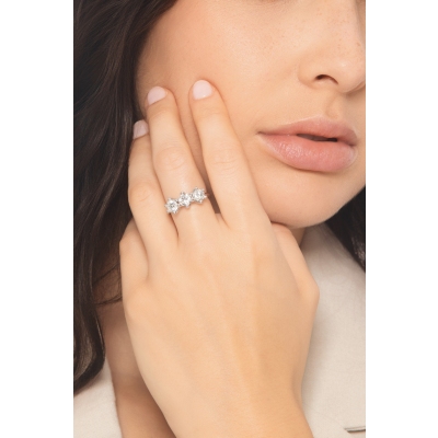 Anillo en oro blanco 18k con tres diamantes CT 2,10