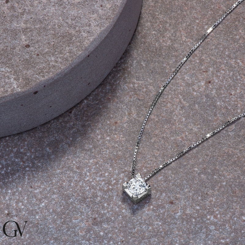 Collar diamante solitario 0.50 quilates y oro blanco 750