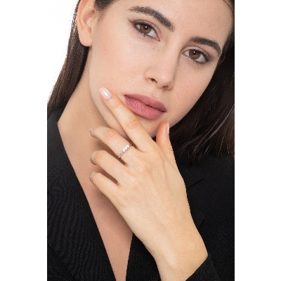 Anillo de compromiso con 3 diamantes en oro blanco de 18 kilates 