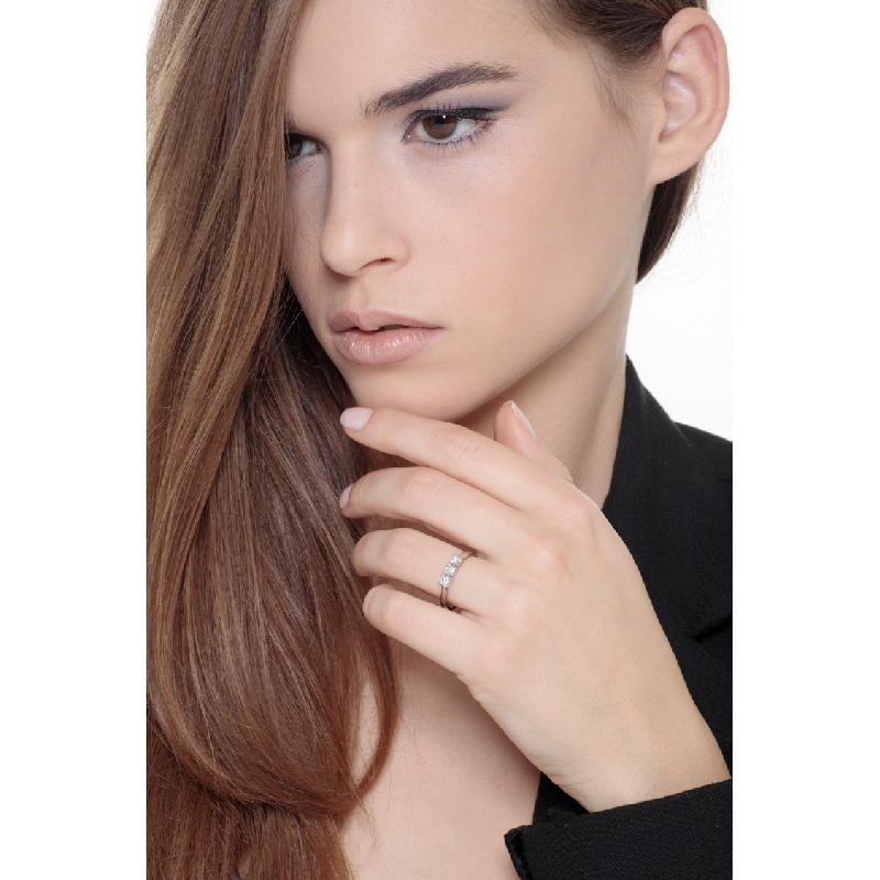 Alianza trilogía en oro blanco 18 kilates con diamantes 0,60 quilates  Alianza trilogía en oro blanco 18 kilates con diamantes 0,60 quilates