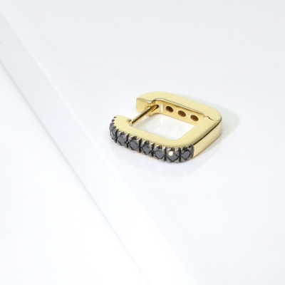 Pendiente único en oro amarillo 18k con fila de diamantes negros