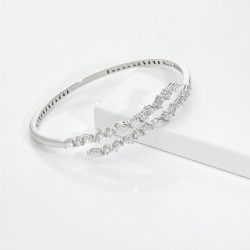 Brazalete rígido en oro blanco 750 con diamantes