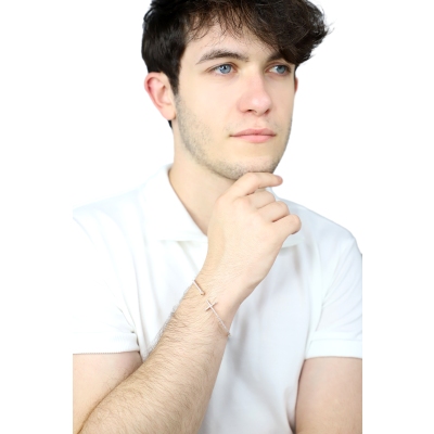 Pulsera flexible de oro rosa de 18 quilates con cruz de diamantes