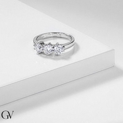 Anillo trilogía diamantes de 1,20 quilates en oro blanco de 18 kilates