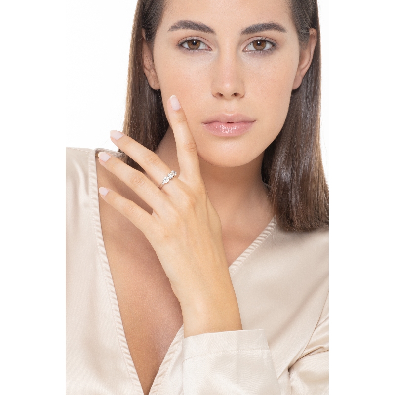 Anillo trilogía diamantes de 1,20 quilates en oro blanco de 18 kilates Anillo trilogía diamantes de 1,20 quilates en oro blanco de 18 kilates