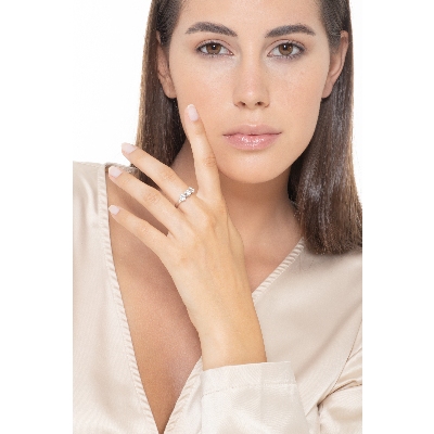 Anillo trilogía diamantes de 1,20 quilates en oro blanco de 18 kilates