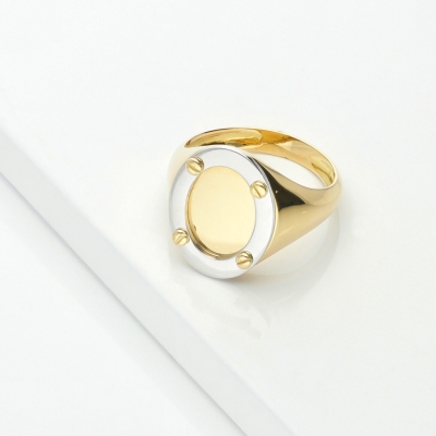 Anillo de hombre ovalado en oro blanco y amarillo 18k