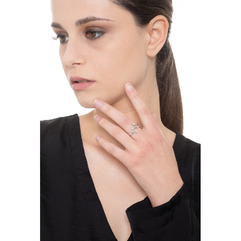 Anillo con 3 brazos abiertos en oro blanco de 18 kilates con diamantes 0,35 quilates  Anillo con 3 brazos abiertos en oro blanco de 18 kilates con diamantes 0,35 quilates