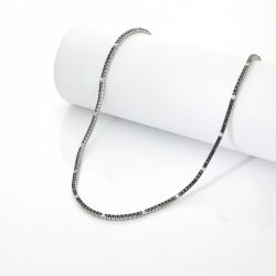 Collar tennis en oro de 18 quilates con diamantes negros y blancos