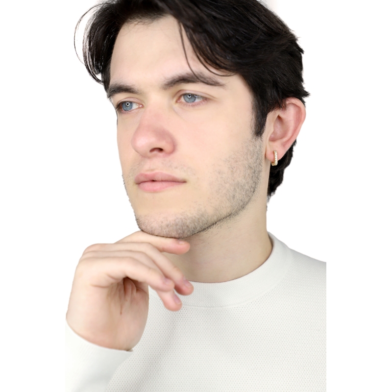 Pendiente único en oro amarillo 18k con diamantes