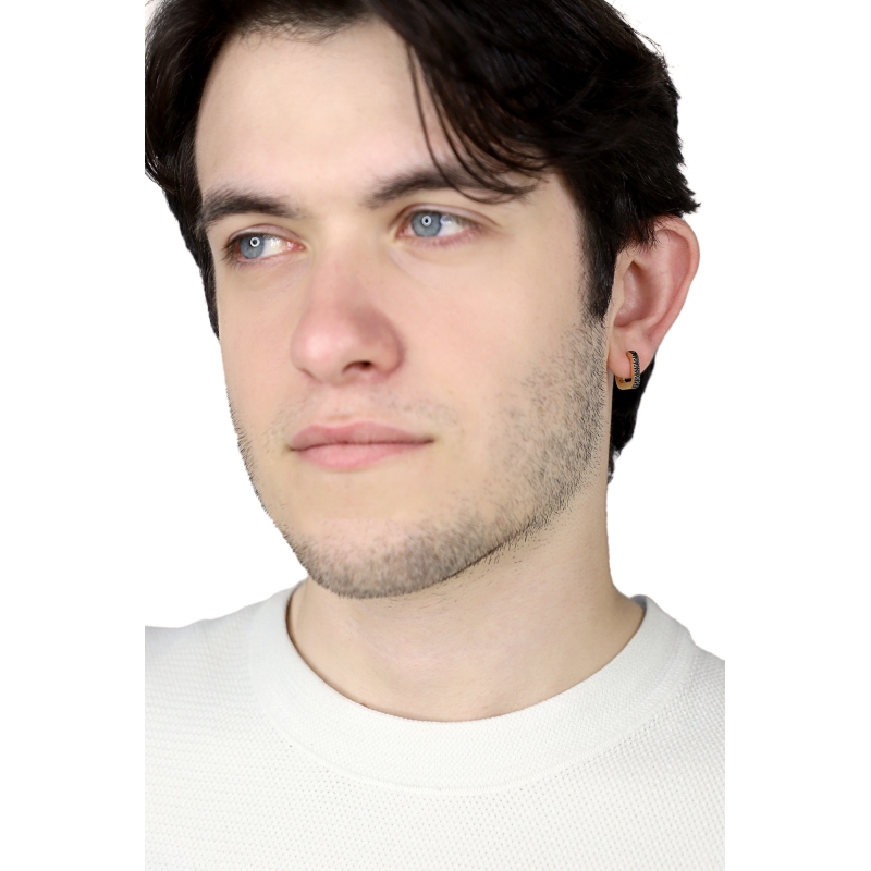 Pendiente único en oro amarillo 18k con fila de diamantes negros Pendiente único en oro amarillo 18k con fila de diamantes negros