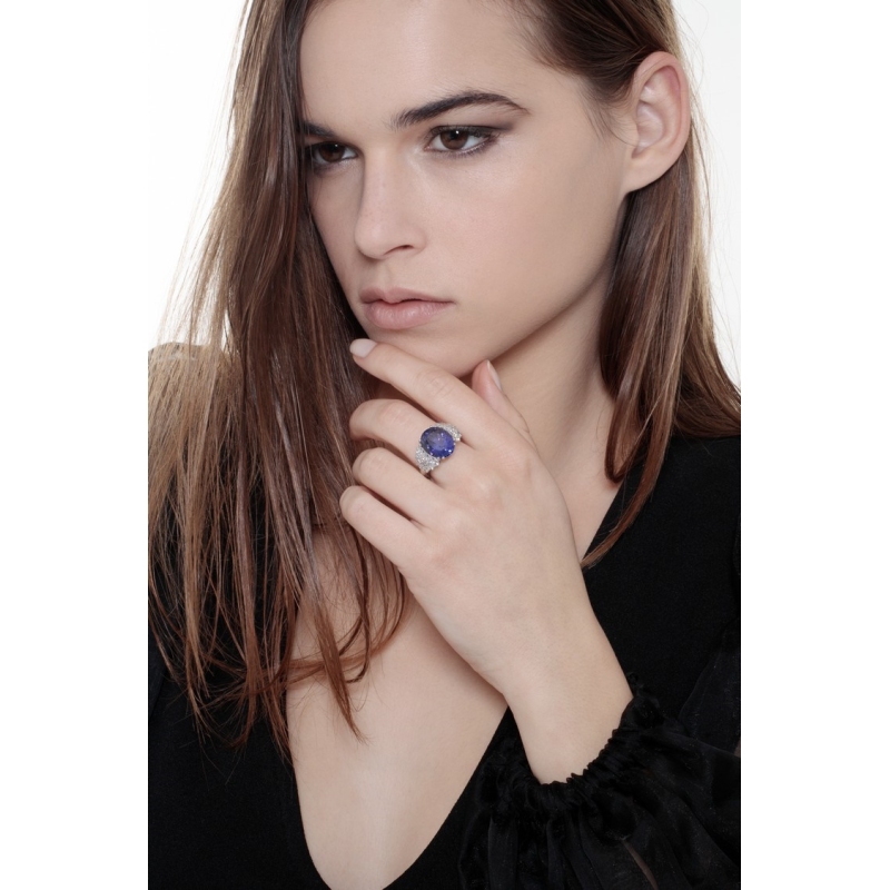 Anillo en oro blanco 18k con tanzanita oval y diamante