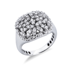 Anillo en oro blanco con diamantes en diseño de falsas navettes