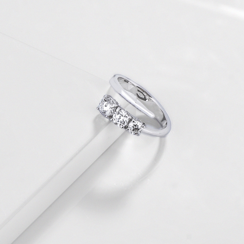 Anillo trilogy Tu y yo en oro blanco 18 quilates con diamantes  Anillo trilogy Tu y yo en oro blanco 18 quilates con diamantes