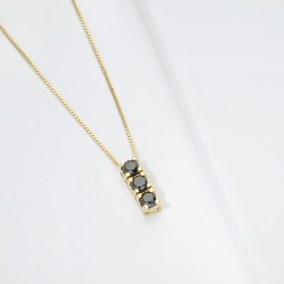 Collar Trilogy en oro amarillo 18 K con diamantes negros