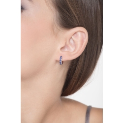 Pendientes de aro de oro blanco de 18k con zafiros azules 2