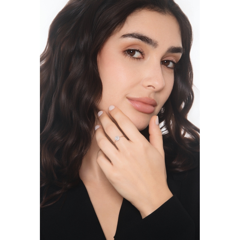 Anillo en oro blanco de 18 quilates con diamantes flor Anillo en oro blanco de 18 quilates con diamantes flor