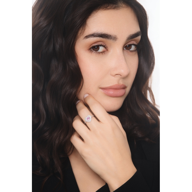Anillo en forma de corazón en oro blanco de 18k con zafiro rosa  Anillo en forma de corazón en oro blanco de 18k con zafiro rosa