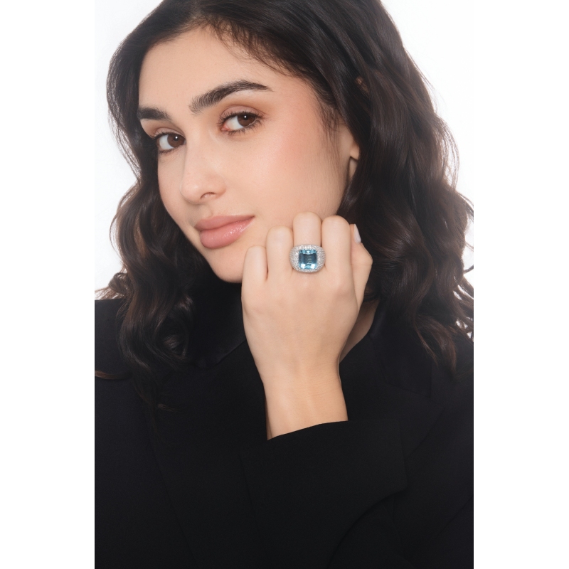 Anillo en oro blanco 18k con aguamarina y diamantes
