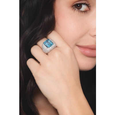 Anillo en oro blanco 18k con aguamarina y diamantes