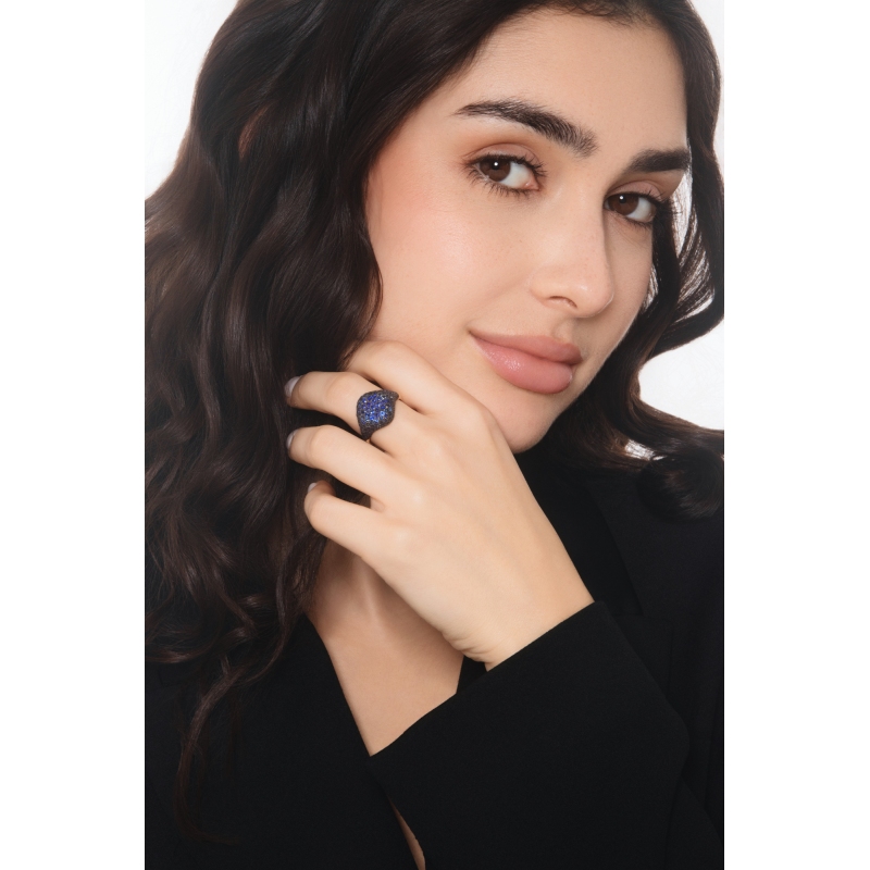 Anillo sello en oro rosa 18k con pavé de zafiros azules