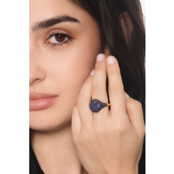 Anillo sello en oro rosa 18k con pavé de zafiros azules 2