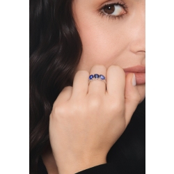 Anillo en oro blanco de 18k con zafiro azul 2