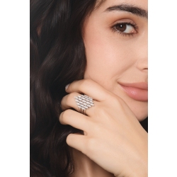 Anillo de diseño con diamantes 2