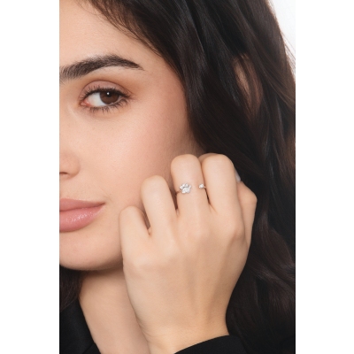 Anillo abierto en oro blanco con huella y diamantes