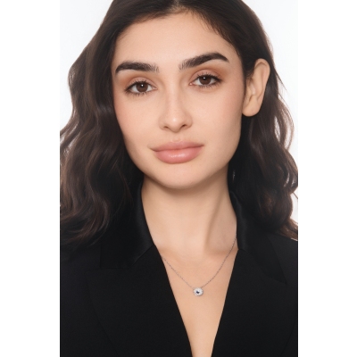 Collar con colgante pavé ovalado en oro blanco, zafiro y diamantes